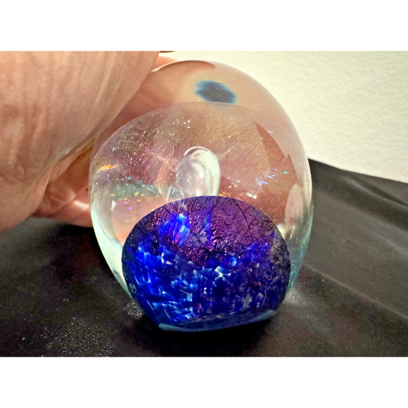 ROBERT EICKHOLT Art Glass Egg Shape Signed 2001 Paperweight - Picture 5 of 6